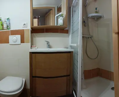 Salle de bains dans l'établissement Chambre d'hôte l'Olivier