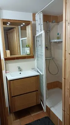 Salle de bains dans l'établissement Chambre d'hôte l'Olivier