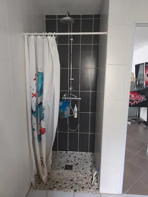 Salle de bains dans l'établissement Chez celine