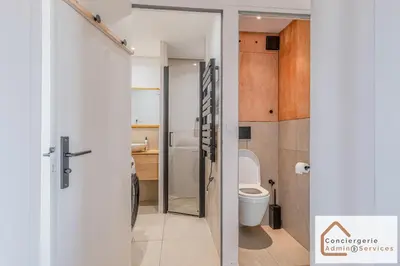 Salle de bains dans l'établissement Appartement 2 chambres avec balcon aux portes de Lyon