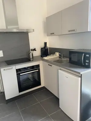 Cuisine ou kitchenette dans l'établissement Ampuis centre - Appartement indépendant