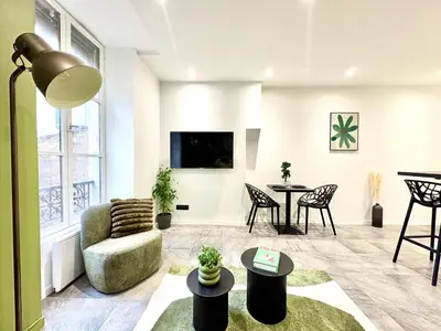 Télévision ou salle de divertissement dans l'établissement T2 Hypercentre proche metro - l'Atelier Bohème