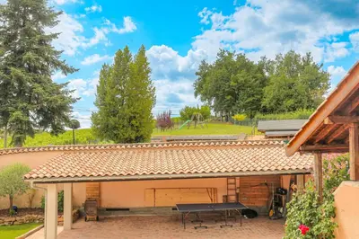 Jardin de l'établissement Les Aubépines en Beaujolais