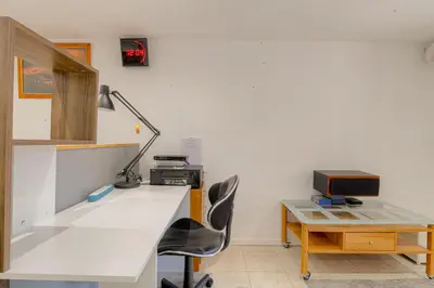 Télévision ou salle de divertissement dans l'établissement Les Aubépines en Beaujolais