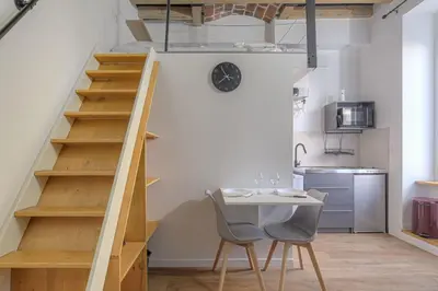 Cuisine ou kitchenette dans l'établissement Cosy et Atypique duplex 5min métro Gare Oullins