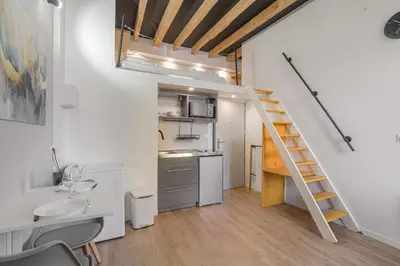 Cuisine ou kitchenette dans l'établissement Atypique et Cosy duplex 5min métro Gare Oullins