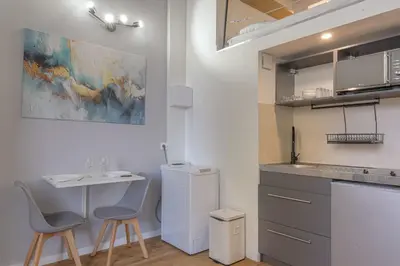 Cuisine ou kitchenette dans l'établissement Atypique et Cosy duplex 5min métro Gare Oullins