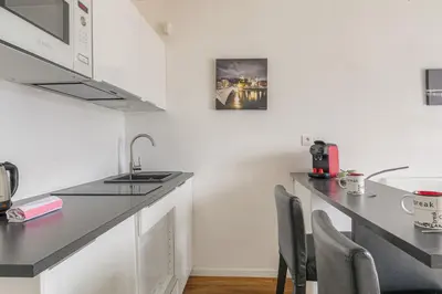 Cuisine ou kitchenette dans l'établissement Studio tranquillité-Parking-Proche de la Doua