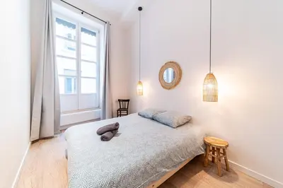 Un ou plusieurs lits dans un hébergement de l'établissement Smartstay - Suites Opera