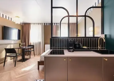 Cuisine ou kitchenette dans l'établissement Studio Élégant-Une Escapade Raffinée en Plein Cœur de la Ville