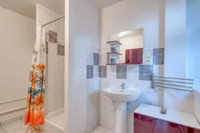 Salle de bains dans l'établissement La Sérénité au Cœur du Bugey - T2 - Lagnieu