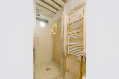 Salle de bains dans l'établissement Smartstay Chardonnay - Centre ville
