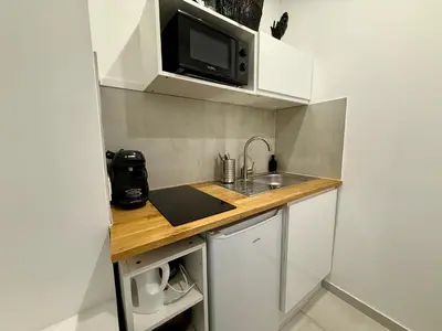 Cuisine ou kitchenette dans l'établissement Cocon magic-Jacuzzi & Netflix