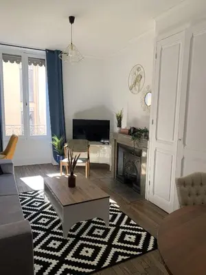 Télévision ou salle de divertissement dans l'établissement Le cosy Flachet