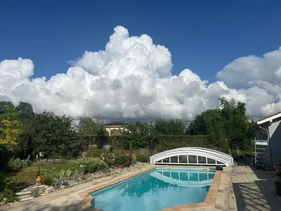 Piscine de l'établissement Logement climatisé, piscine, 4 personnes ou située à proximité