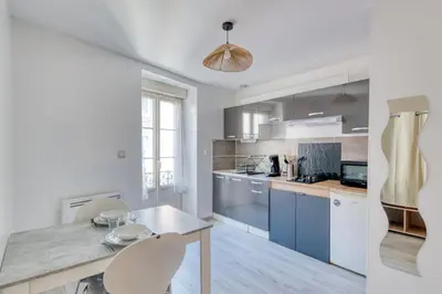 Cuisine ou kitchenette dans l'établissement Le Confort du Soir - T2 - Lagnieu