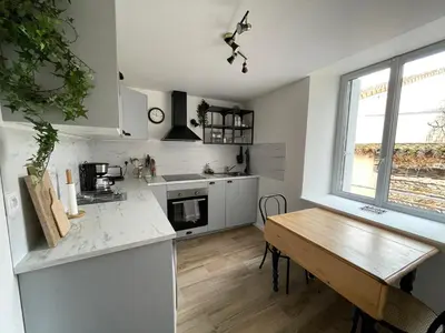 Cuisine ou kitchenette dans l'établissement La Sereine - Appartement 2 chambres pour 4 personnes
