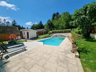 Piscine de l'établissement La Coloc - Chatillon la Palud idéal PROS ou située à proximité