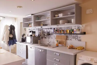 Cuisine ou kitchenette dans l'établissement La Coloc - Chatillon la Palud idéal PROS
