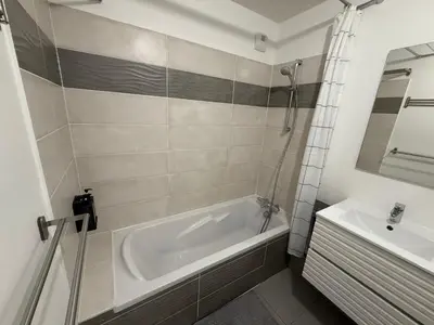 Salle de bains dans l'établissement Villeurbanne la soie - Rhône express