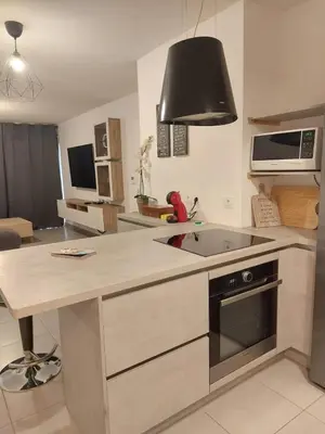 Cuisine ou kitchenette dans l'établissement Villeurbanne la soie - Rhône express