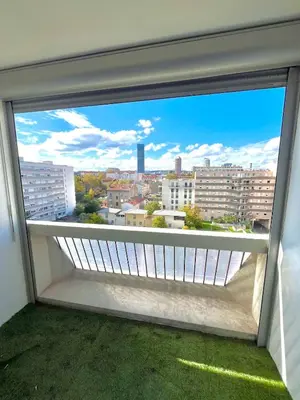 Balcon ou terrasse dans l'établissement Cozy and Modern Apartment with View
