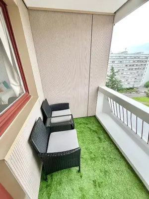 Balcon ou terrasse dans l'établissement Cozy and Modern Apartment with View