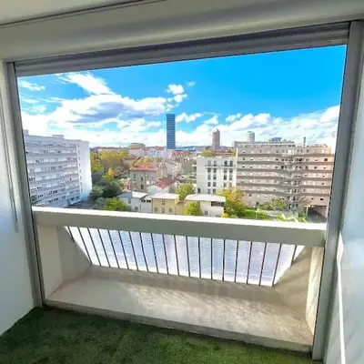 Cozy and Modern Apartment with View