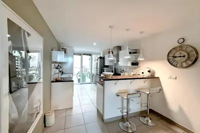 Cuisine ou kitchenette dans l'établissement 2 chambres 4 pers Métro & PartDieu à 5 min