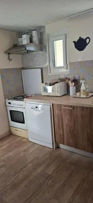 Cuisine ou kitchenette dans l'établissement Rez-de-jardin dans belle propriété