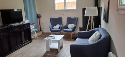 Télévision ou salle de divertissement dans l'établissement Rez-de-jardin dans belle propriété