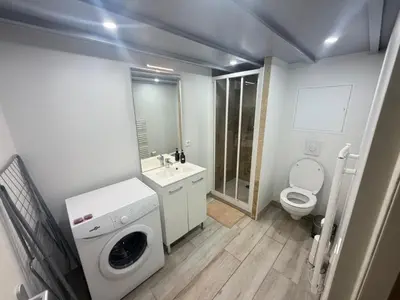 Salle de bains dans l'établissement Duplex Moon x4 pers NEW - Gare Parilly