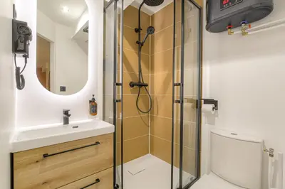 Salle de bains dans l'établissement Le Moka
