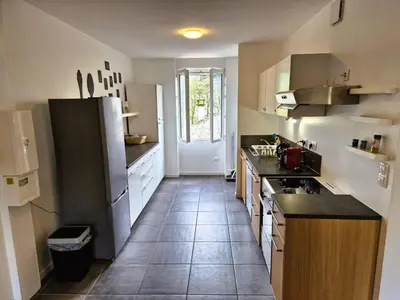 Cuisine ou kitchenette dans l'établissement Séjour nature et cosy à 2 pas du Lac des Sapins