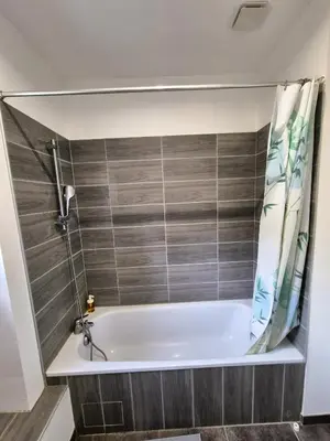 Salle de bains dans l'établissement Séjour nature et cosy à 2 pas du Lac des Sapins