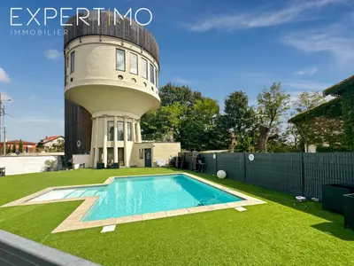 Piscine de l'établissement LOVEROOM & EROTIC & spa ou située à proximité