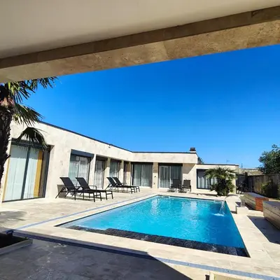 Piscine de l'établissement Villa - piscine sans vis à vis ou située à proximité