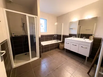 Salle de bains dans l'établissement Gîte Pégase