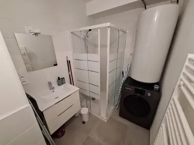 Salle de bains dans l'établissement Studio 29 m2 Le Péage de Roussillon