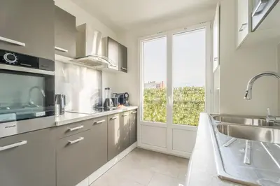 Cuisine ou kitchenette dans l'établissement Le Verdoyant Netflix Grand balcon Padel