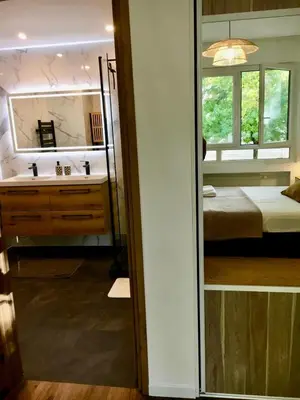 Un ou plusieurs lits dans un hébergement de l'établissement Premium Comfort-2 Suites-Part-Dieu-Parking-Netflix