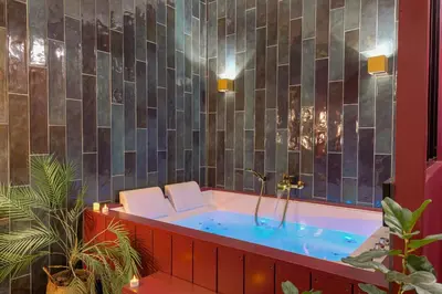 Plan de l'établissement Suite jacuzzi chic et romantique climatisé