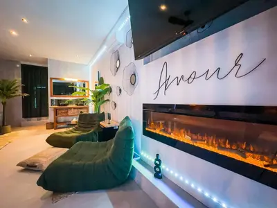 Coin salon dans l'établissement SERENITY Suite - Love room Amour