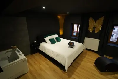 Un ou plusieurs lits dans un hébergement de l'établissement Le Secret' - Balnéo - Romantique Room