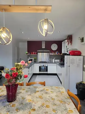 Cuisine ou kitchenette dans l'établissement gîte des Bois