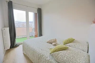 Un ou plusieurs lits dans un hébergement de l'établissement Séjour lumineux T3 moderne, balcon & ascenseur