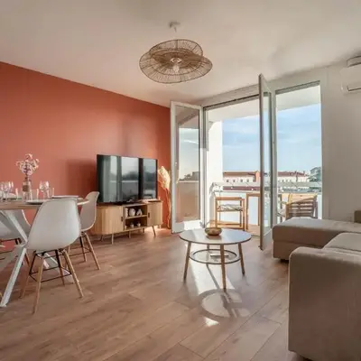 Le Jean Moulin T2 air-conditioned private parking balcony