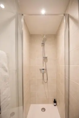 Salle de bains dans l'établissement Suite de charme rénovée près de l Opéra de Lyon