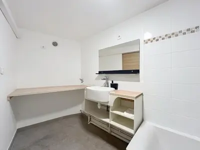 Cuisine ou kitchenette dans l'établissement Charmant T2 Oullins centre avec terrasse