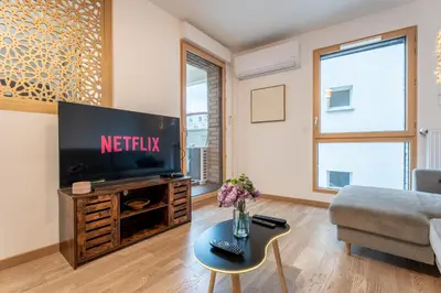 Télévision ou salle de divertissement dans l'établissement Proche Gare, Netflix, Wi-Fi fibre, paisible